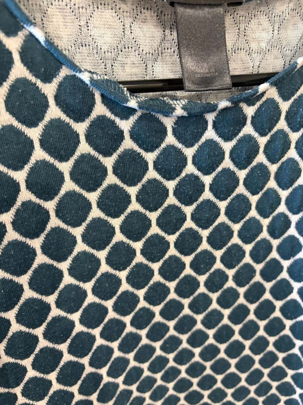 Ann Taylor Short Sleeve Layered Top with Geometric Pattern and Shirttail Hem - Picture 4 of 7
